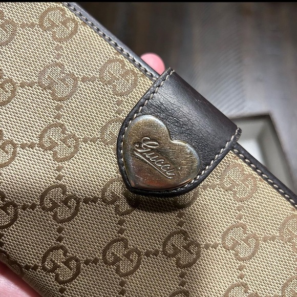 Gucci Monogram Heart Wallet - Picture 6 of 9